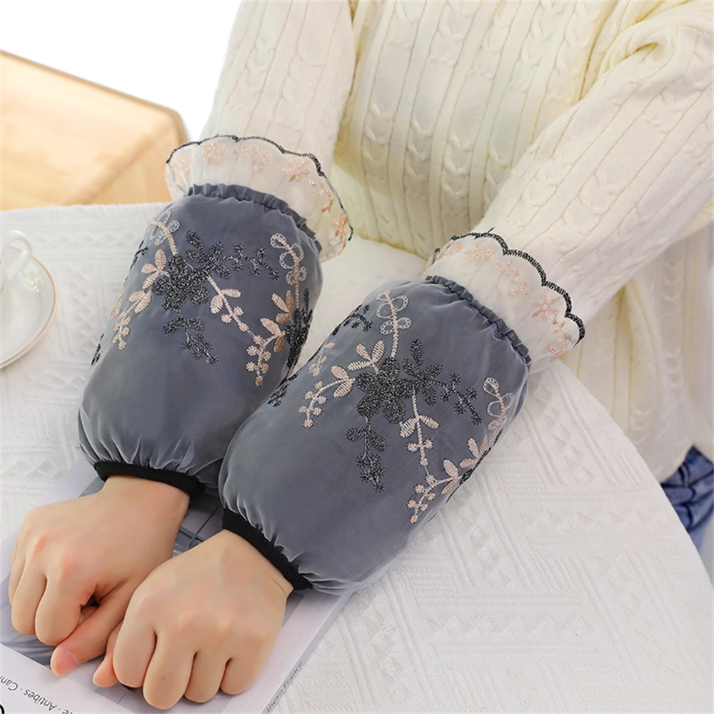 Женский пуховик с коротким рукавом - Фотография_5