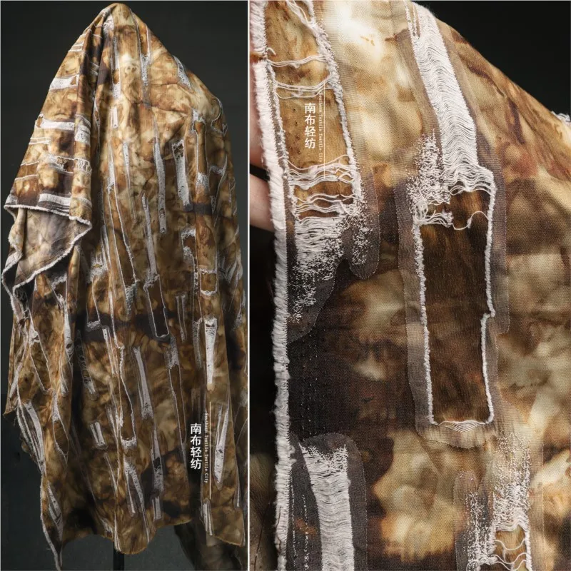 Окрашенная в растениях желтая табуретая - Фотография_2