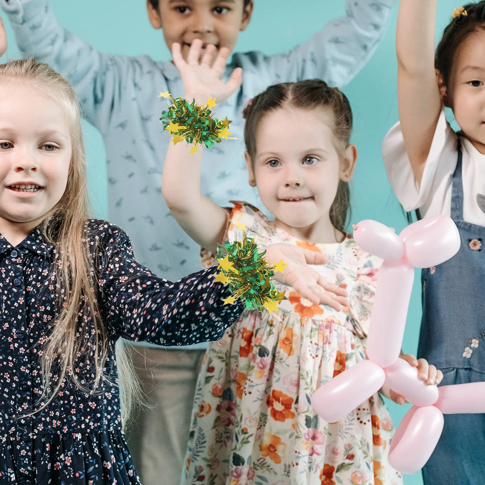 Детские помпоны на запястье яркие - Фотография_6