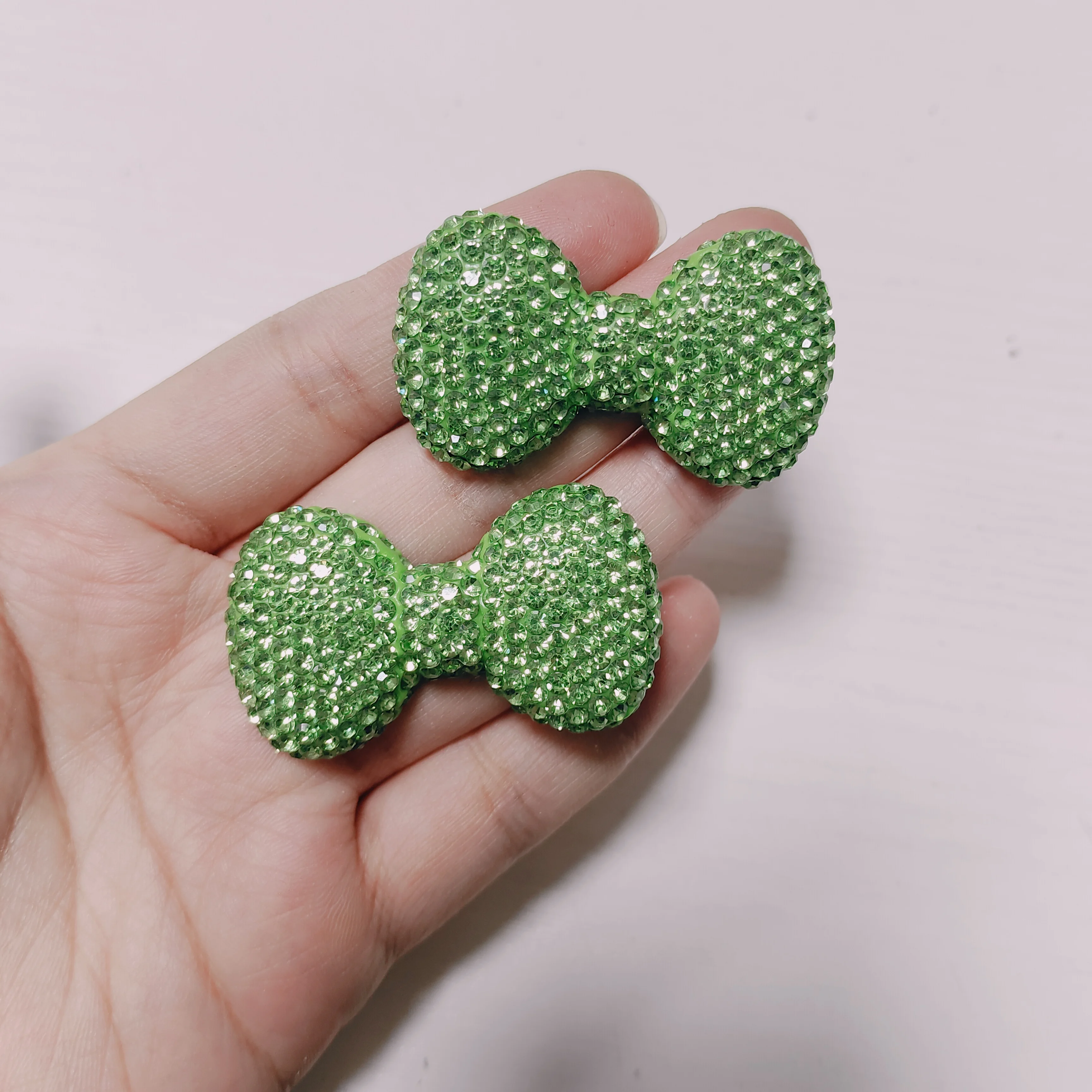 Блестящие стразы с бантом в виде медведя - Фотография_3