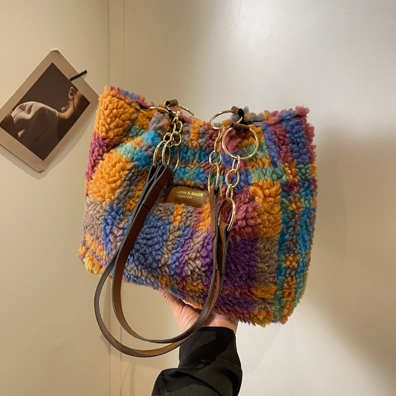 Плюшевая большая сумка в клетку - Фотография_6