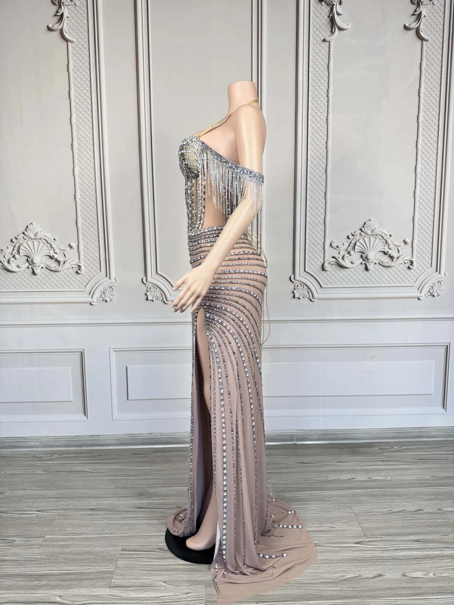 Великолепное модное вечернее платье со стразами - Фотография_4