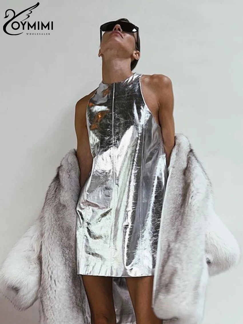 Привлекательное тонкое серебристое