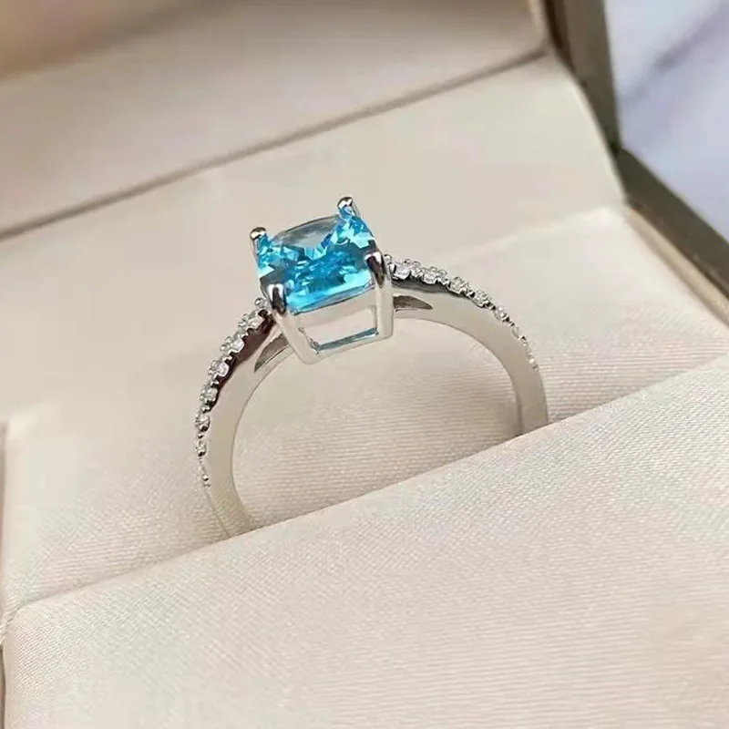 Женское кольцо из серебра 925 пробы