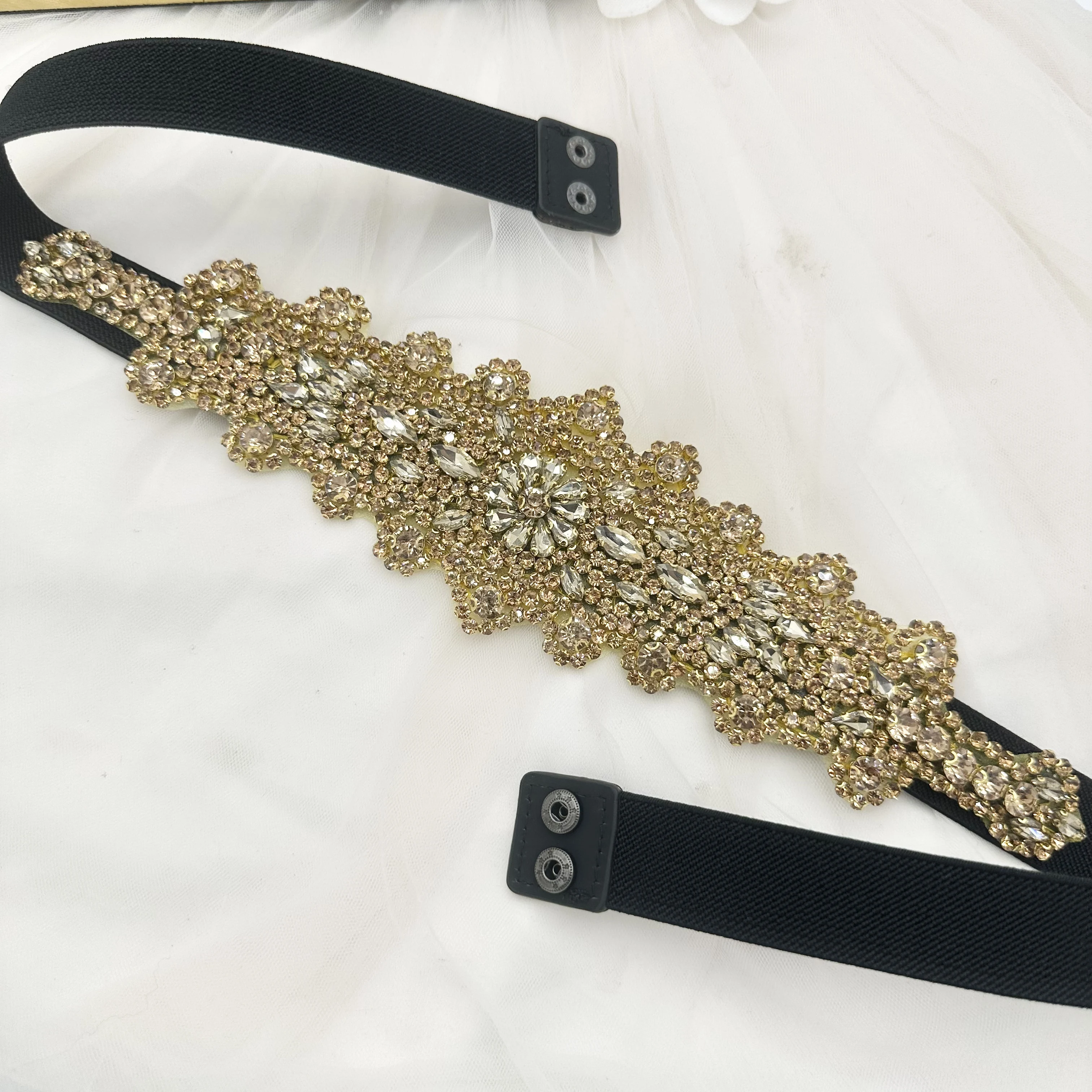 Широкий пояс, сшитая вручную стеклянная клейкая нашивка золотого цвета - Фотография_6