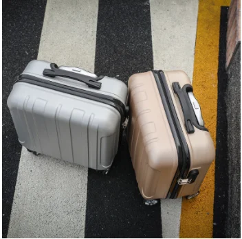 Маленький чемодан с защитой паролем