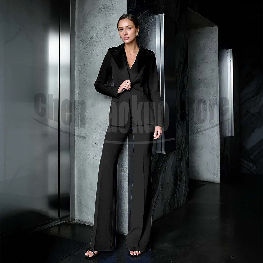 Синие женские костюмы из трех предметов - Фотография_3