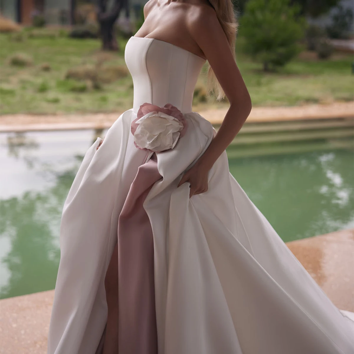 Элегантное атласное свадебное платье без бретелек для женщин - Фотография_6