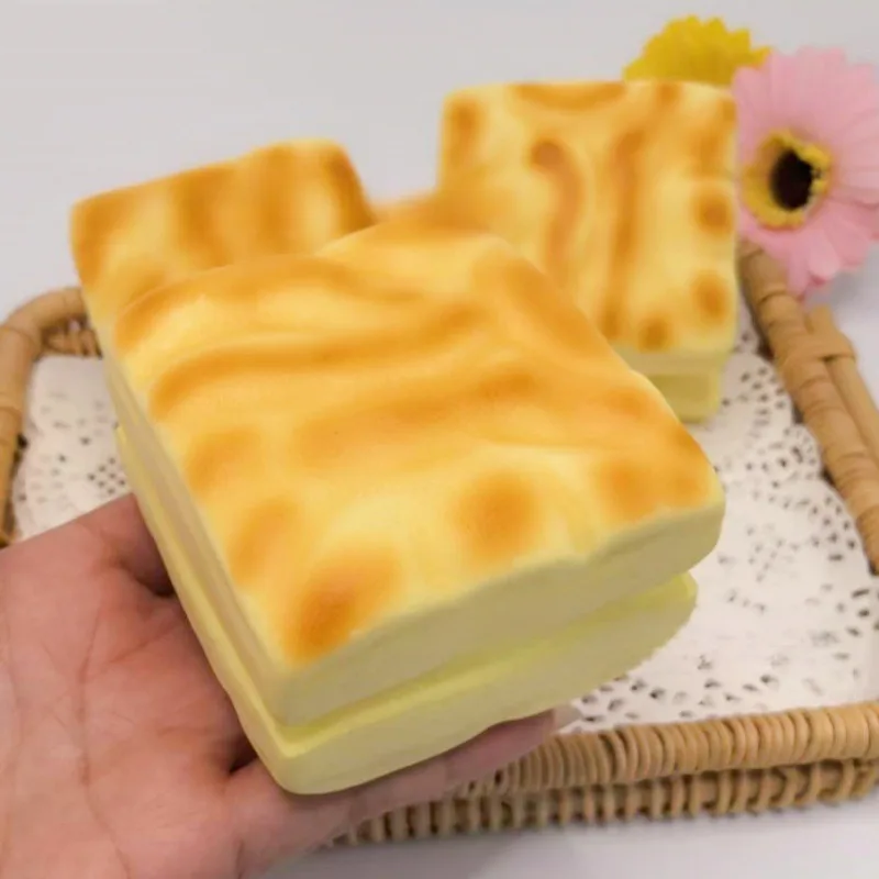 Мягкая двухслойная игрушка-чизкейк