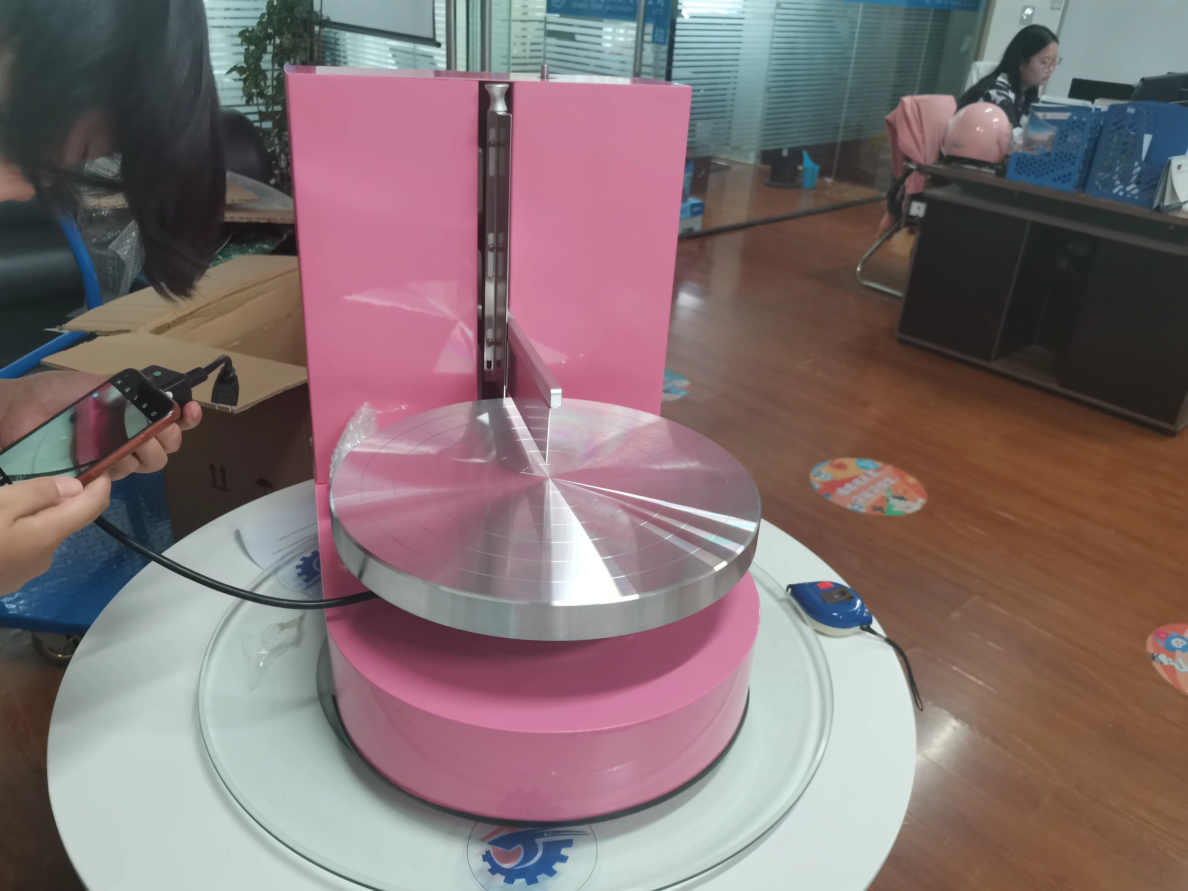 Машина для декорации небольшого торта - Фотография_5