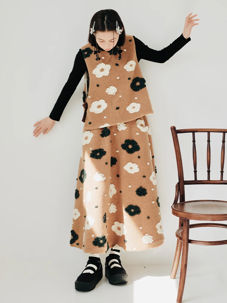 Оригинальный дизайн юбки imakokoni с вышивкой и цветочной аппликацией - Фотография_4