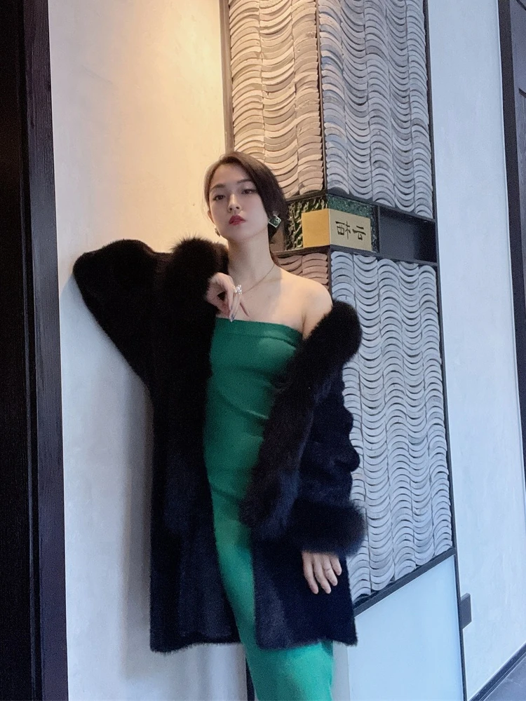 Новое осенне-зимнее вязаное пальто с отделкой из натурального лисьего меха - Фотография_5