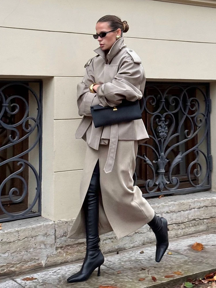 Женская ветровка на шнуровке