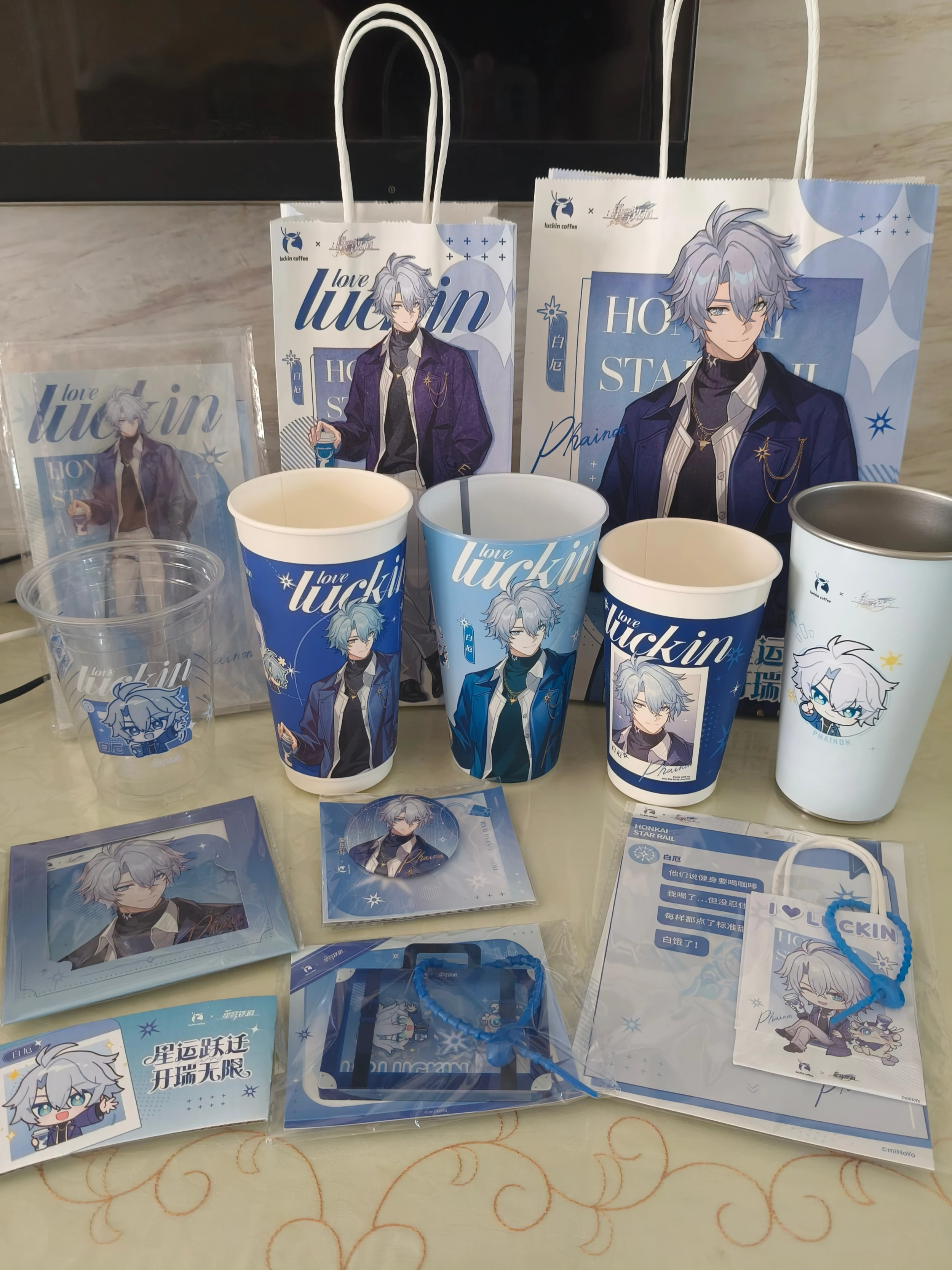 В наличии официальная акриловая подставка honkai - Фотография_2