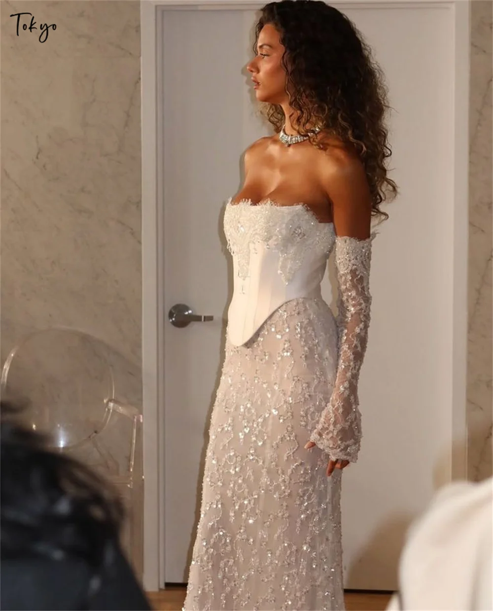 Белое свадебное платье без бретелек по индивидуальному заказу