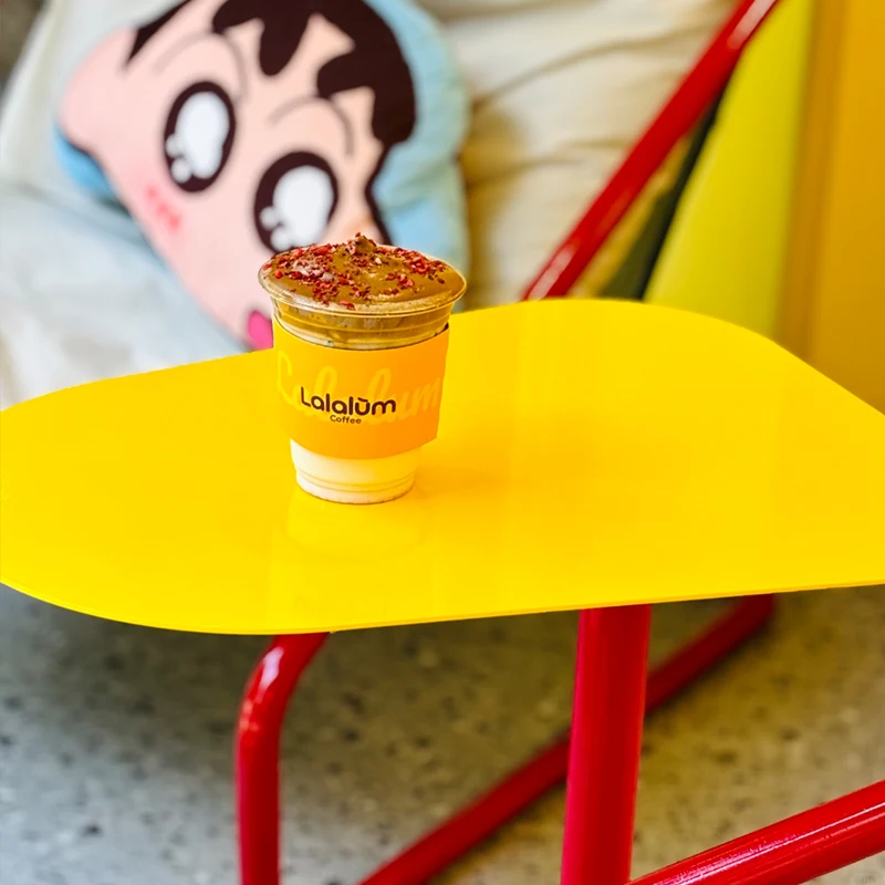 Модный угловой столик мемфис с допамином для детской комнаты - Фотография_5