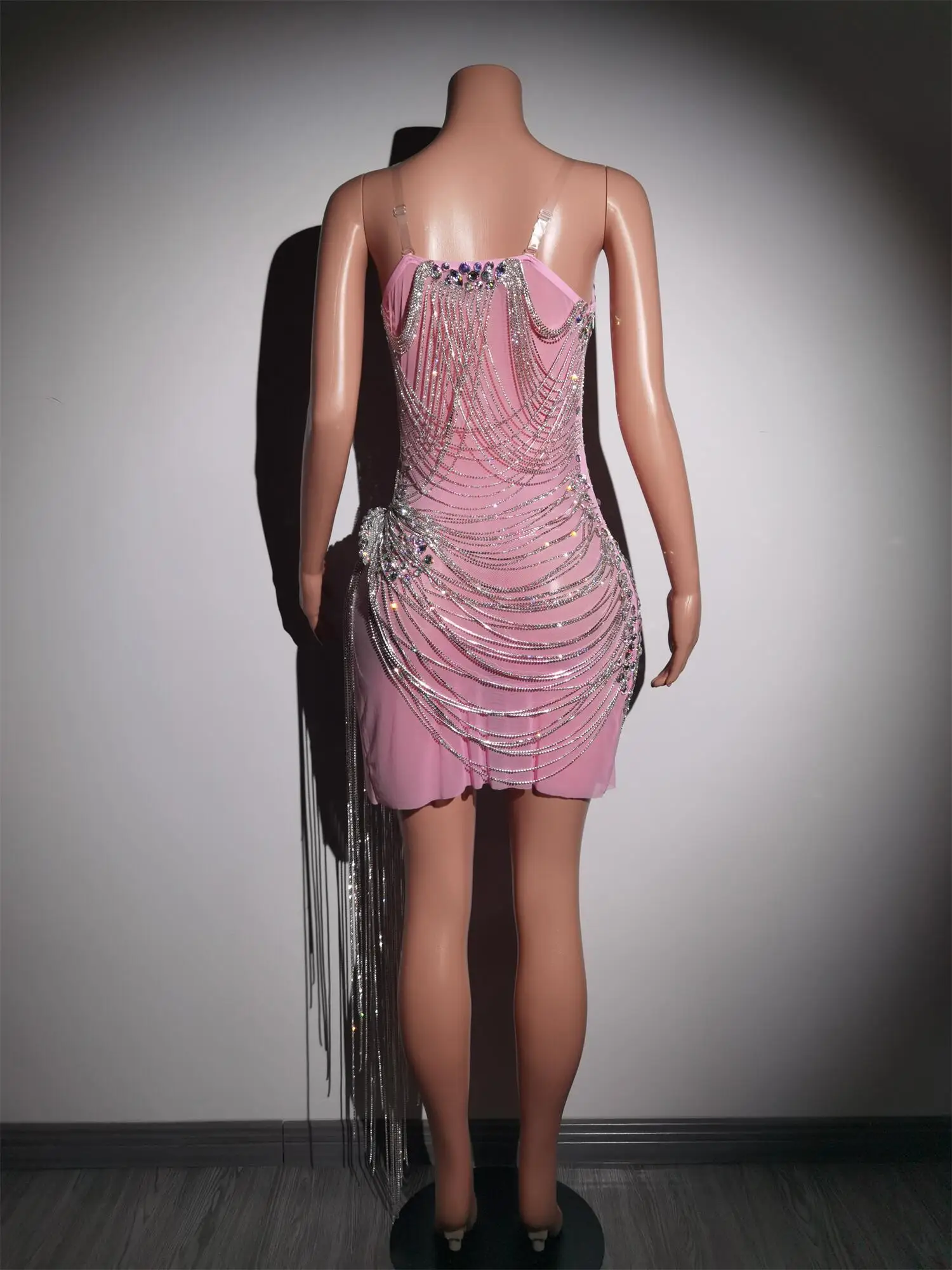 Платье со стразами и бахромой - Фотография_3