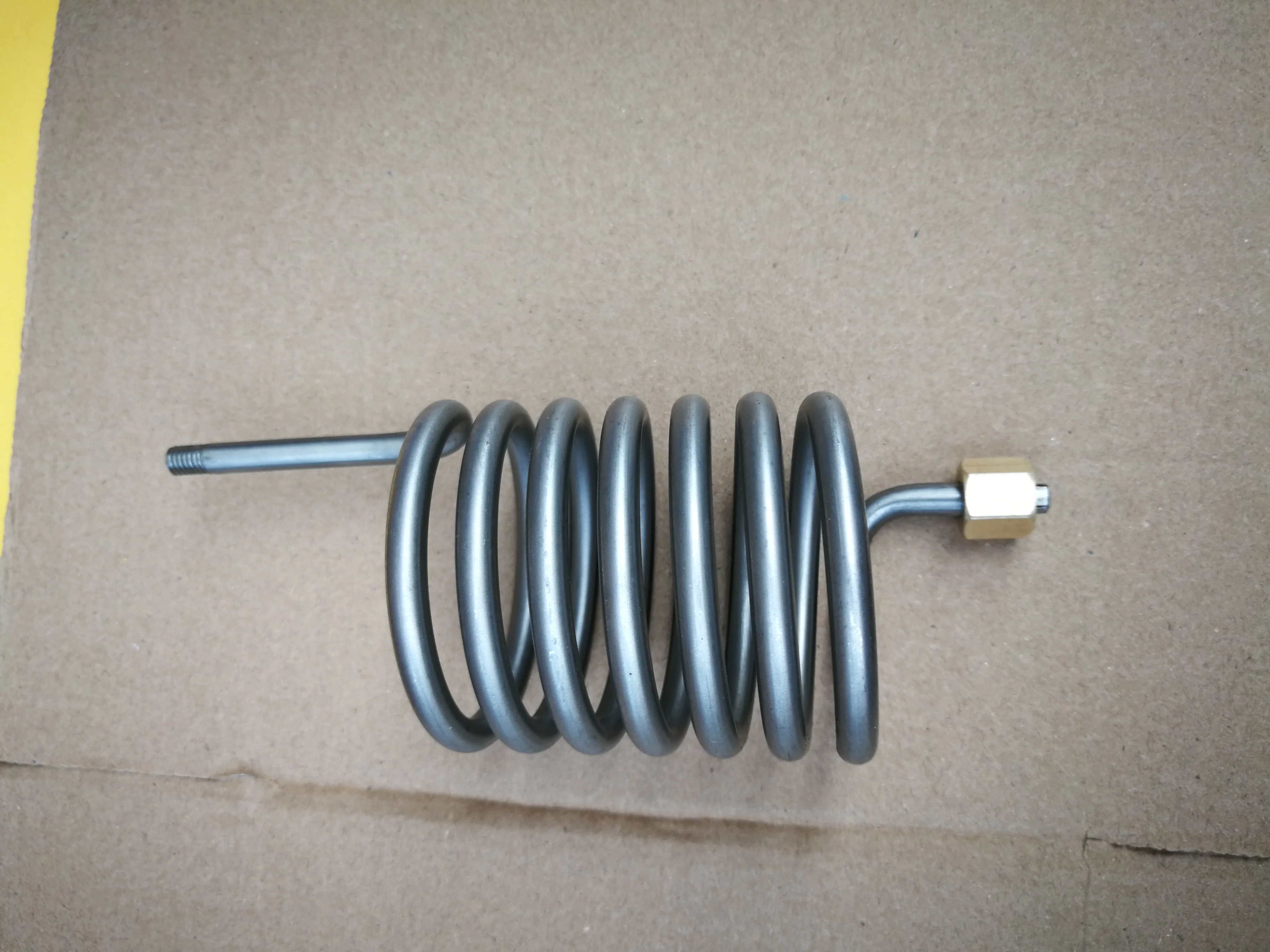 Металлическая сетчатая трубка с изгибом