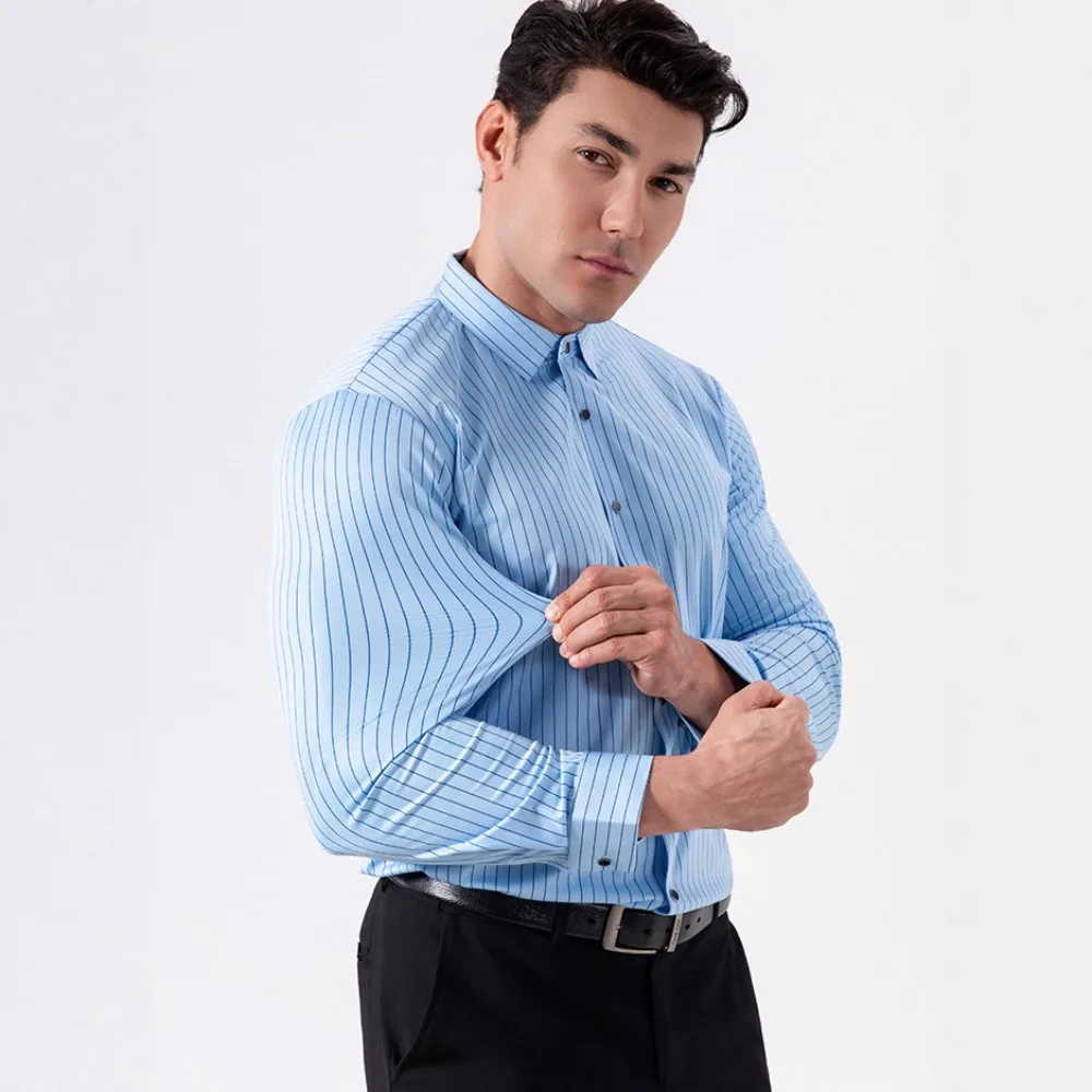 Немаркирующая полосатая высокоэластичная мужская рубашка без глажки - Фотография_2
