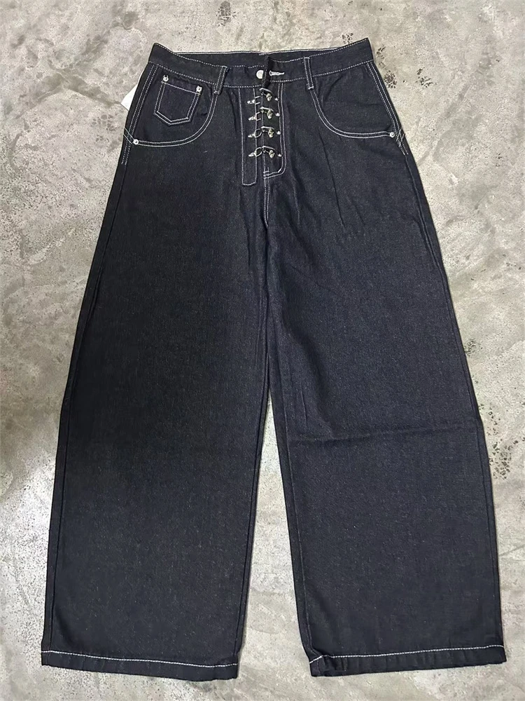 Женские изогнутые широкие джинсы с металлической пряжкой - Фотография_4