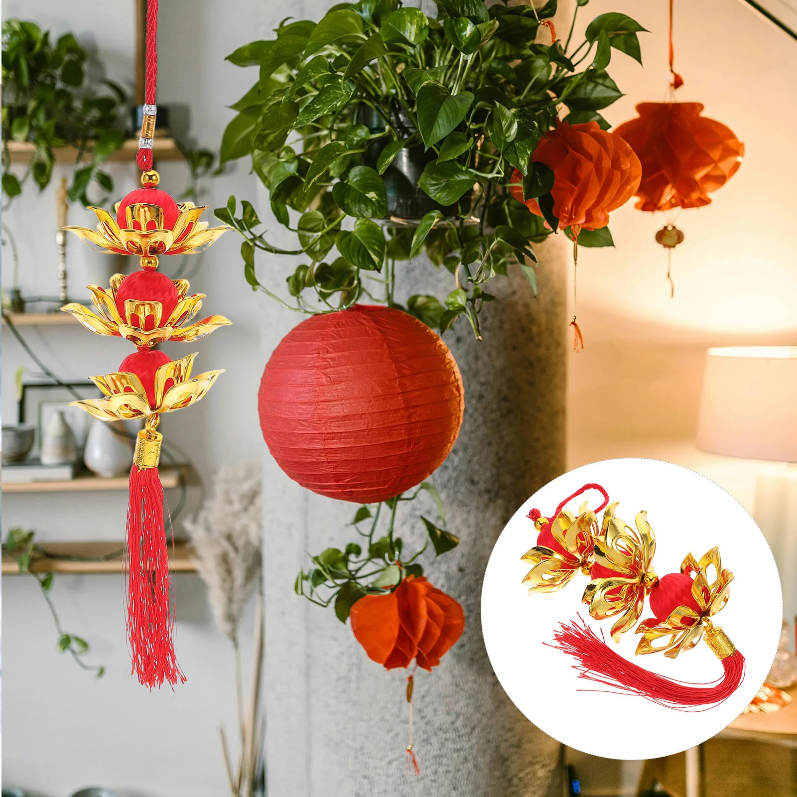Яркий красный фонарь с кисточкой в виде лотоса