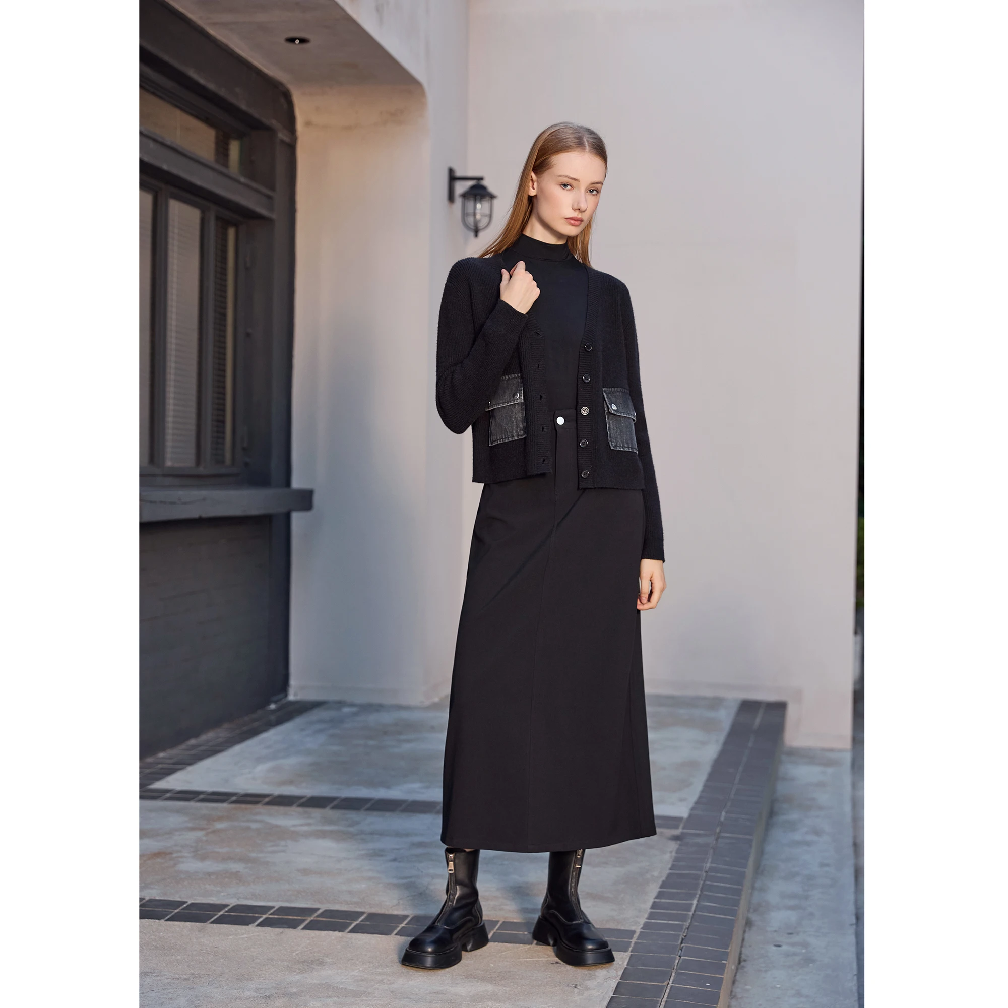 Ap женское осенне-зимнее джинсовое платье с v-образным вырезом 2026 - Фотография_5