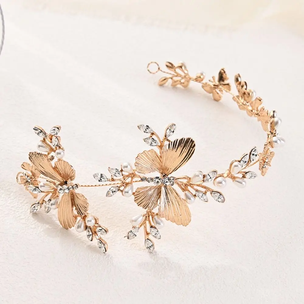 Свадебная повязка на голову с цветком и бабочкой - Фотография_3