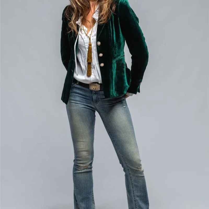 Золотой бархатный мини-костюм в стиле ретро