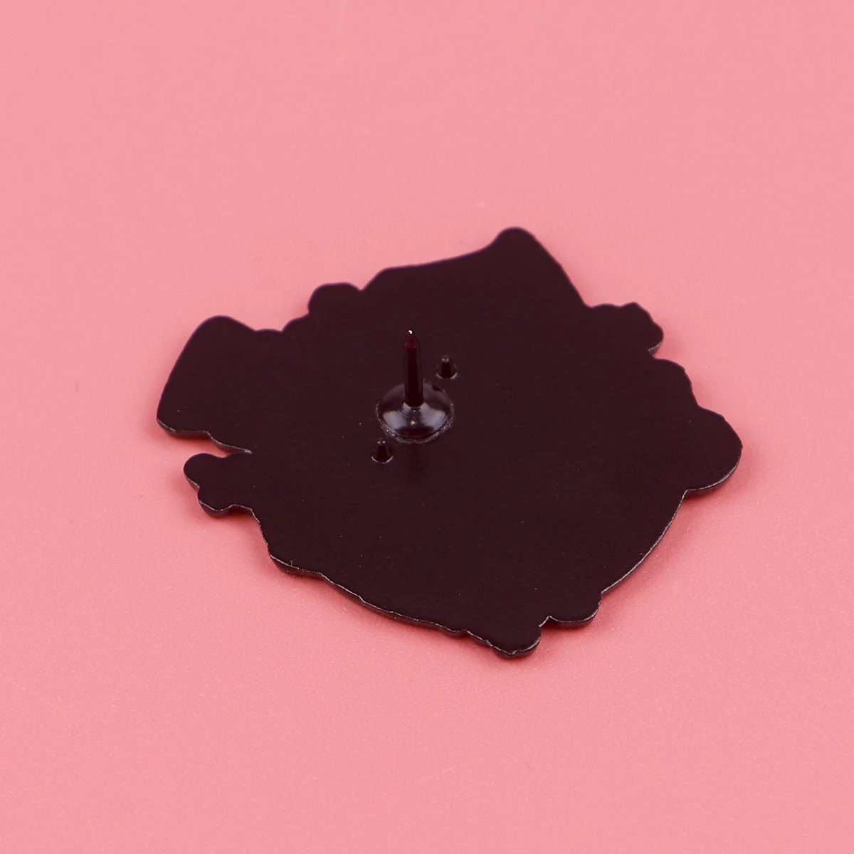 Милая эмалированная булавка с черным котом - Фотография_3