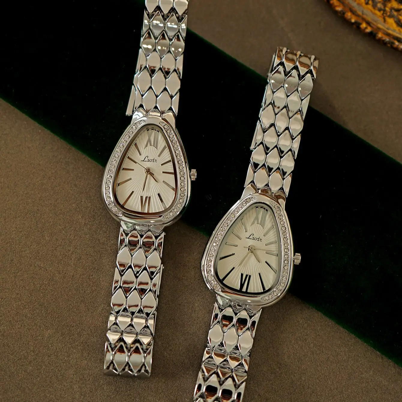 Легкие роскошные нишевые змеиные капли воды - Фотография_3