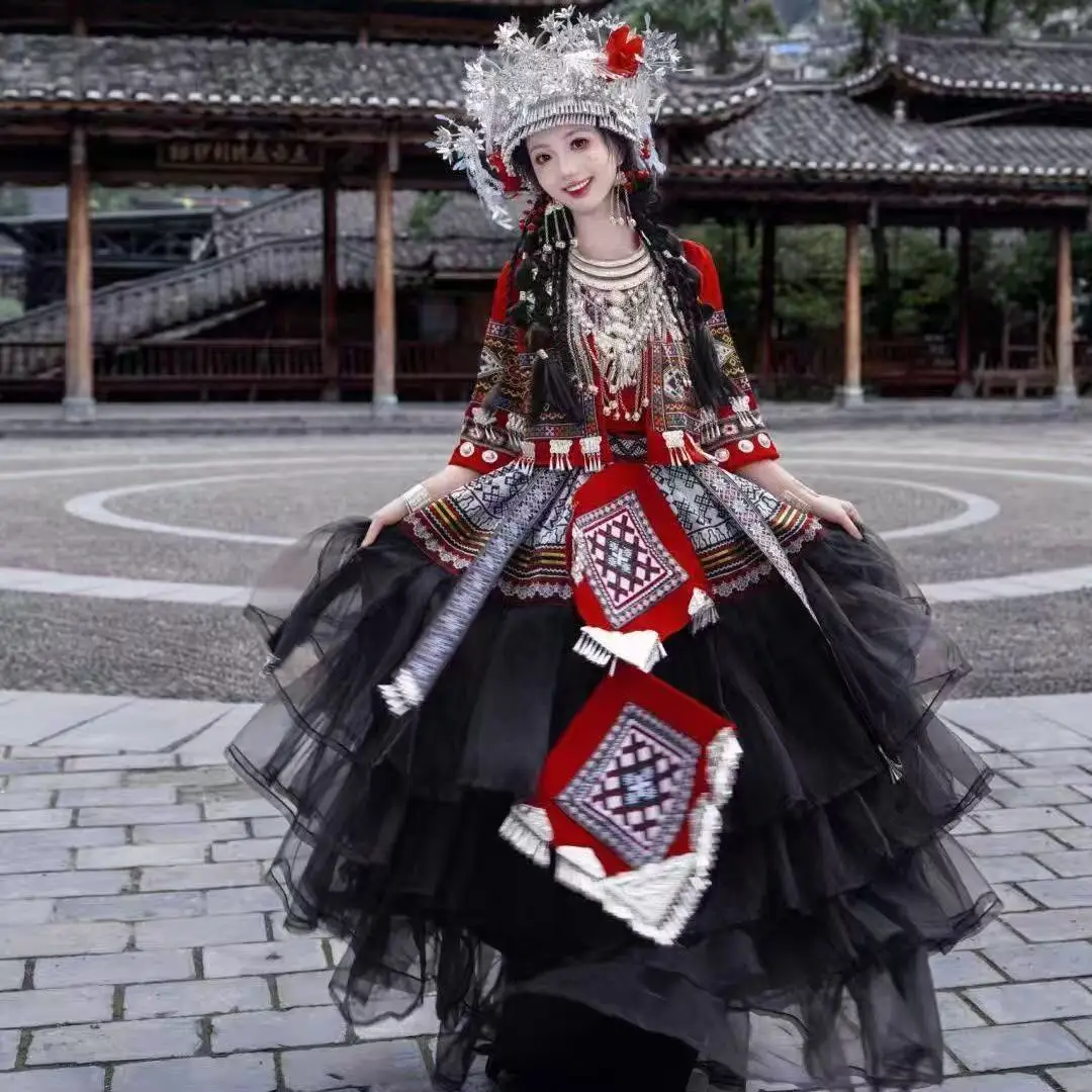 Женский костюм хмонг в национальном стиле