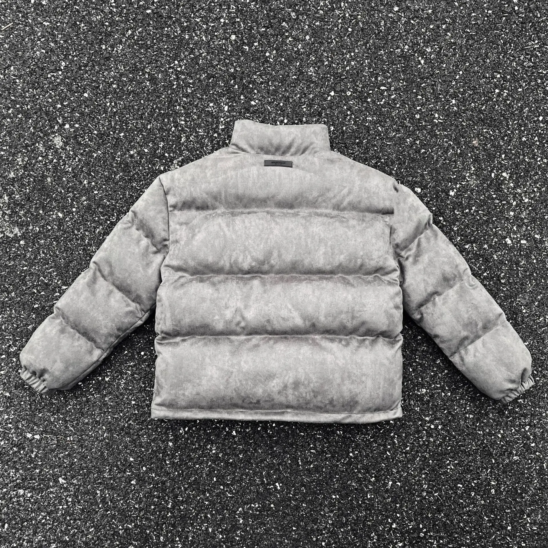 Мужские новые серые замшевые пуховики - Фотография_2