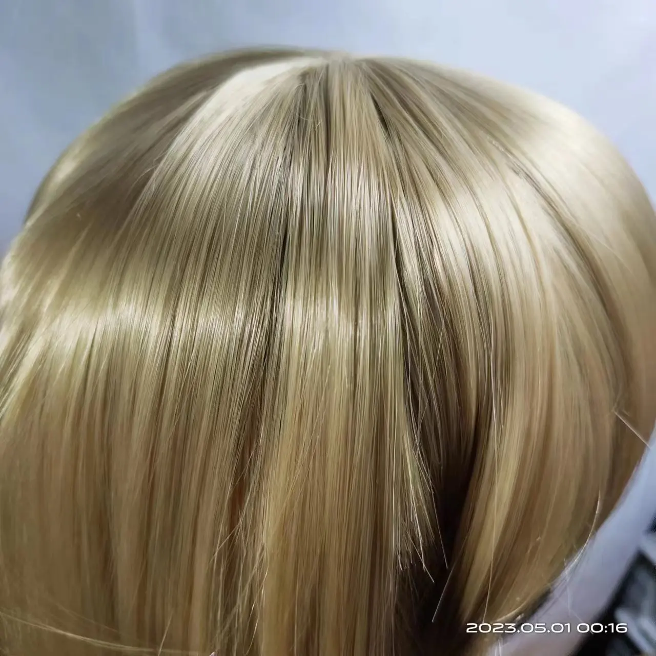 Детский головной убор с золотистыми косичками - Фотография_5