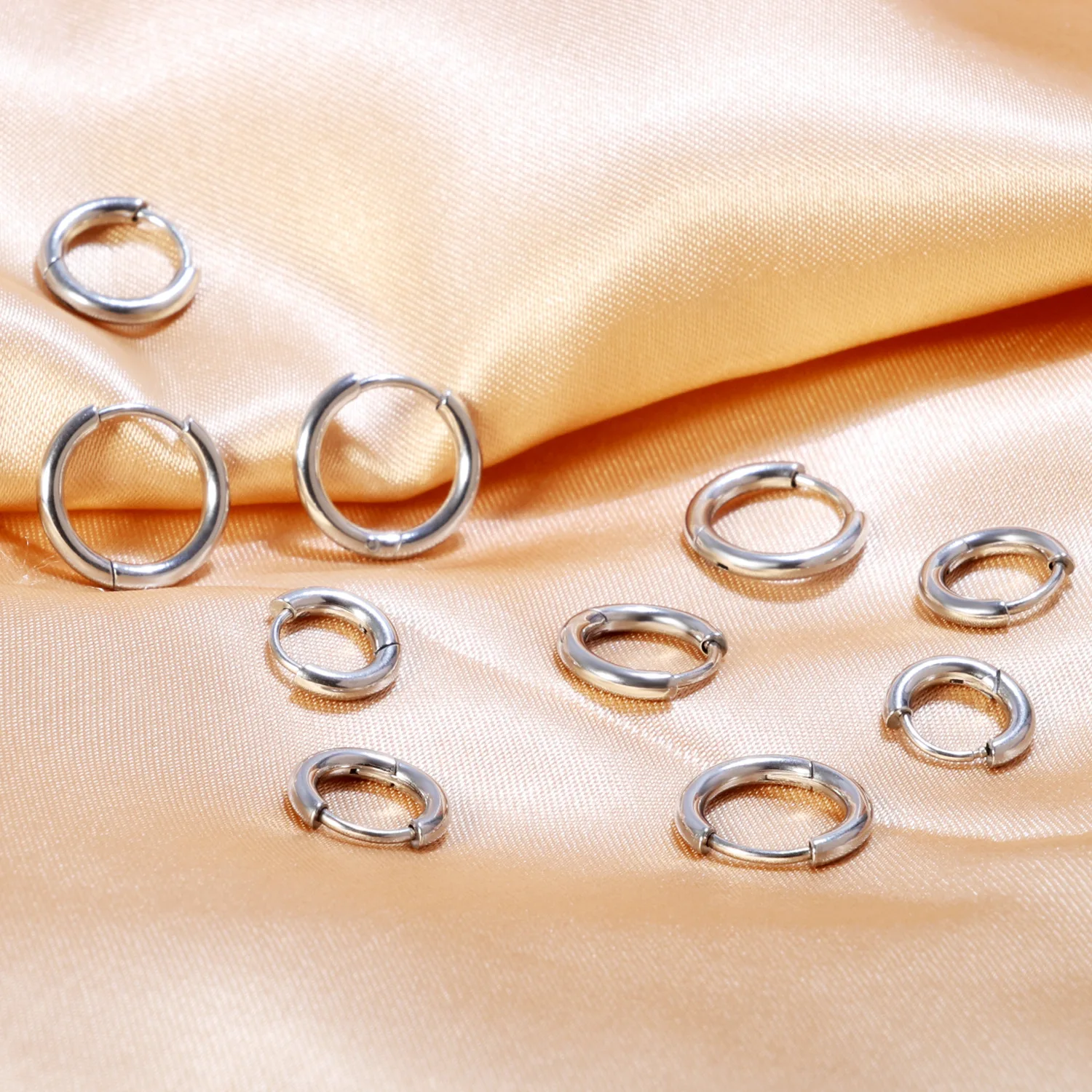 Luxukisskids серьги-кольца 1 пара - Фотография_4