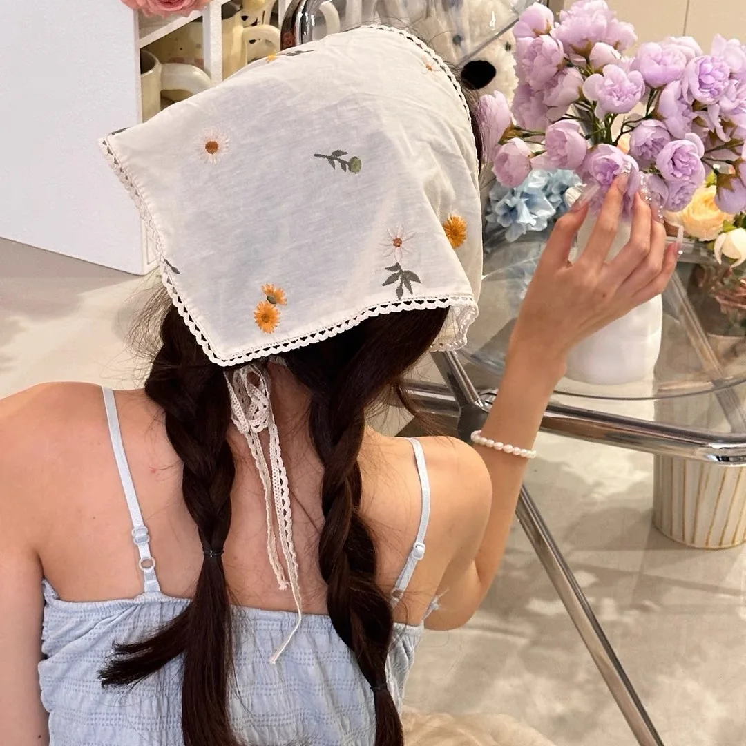 Треугольный шарф с тканевым принтом - Фотография_2