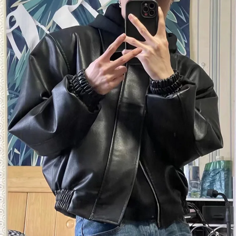 Модная короткая кожаная куртка - Фотография_2