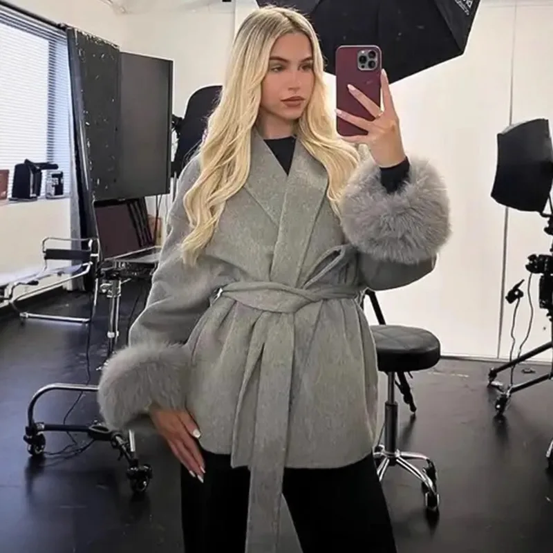 Осеннее шикарное плюшевое пальто с лацканами и поясом - Фотография_2