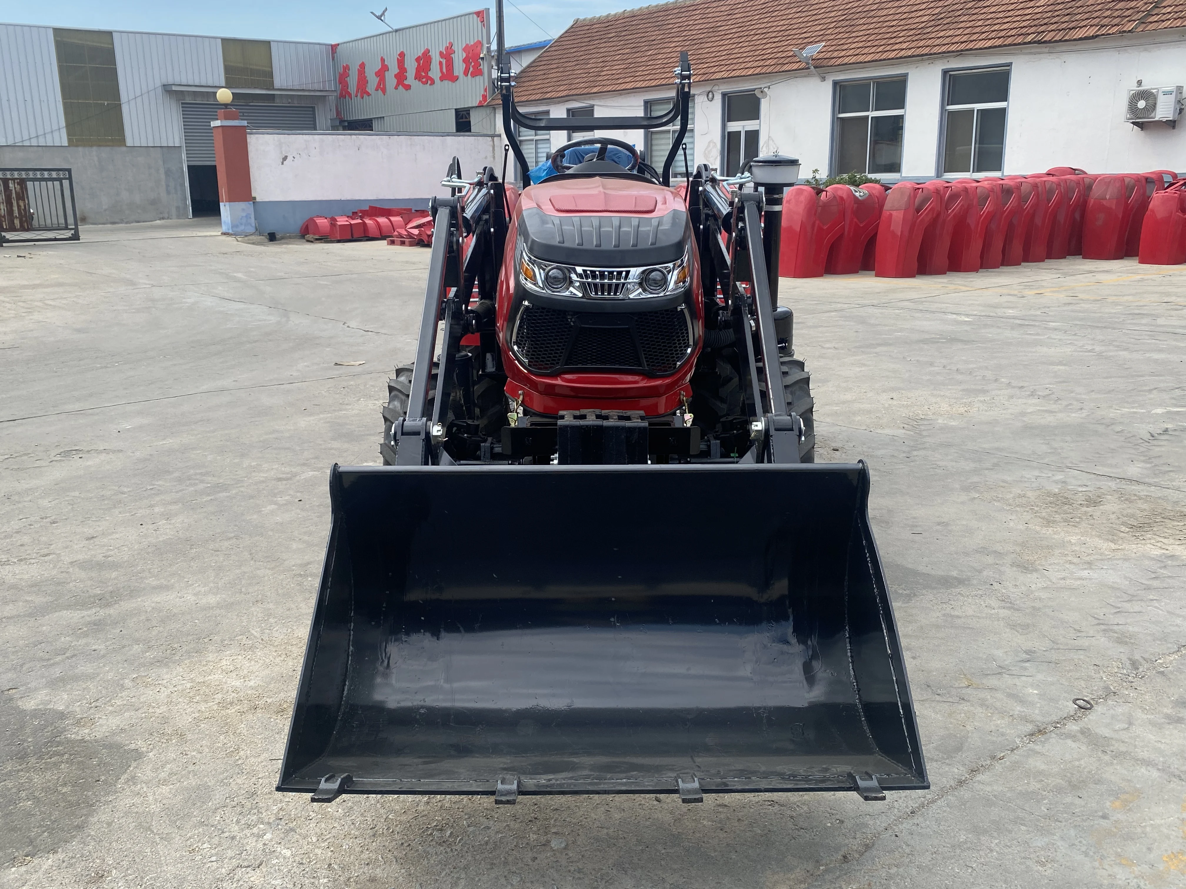 Садовый трактор мощностью 70 л.с. 4wd — конструкция узкого тела