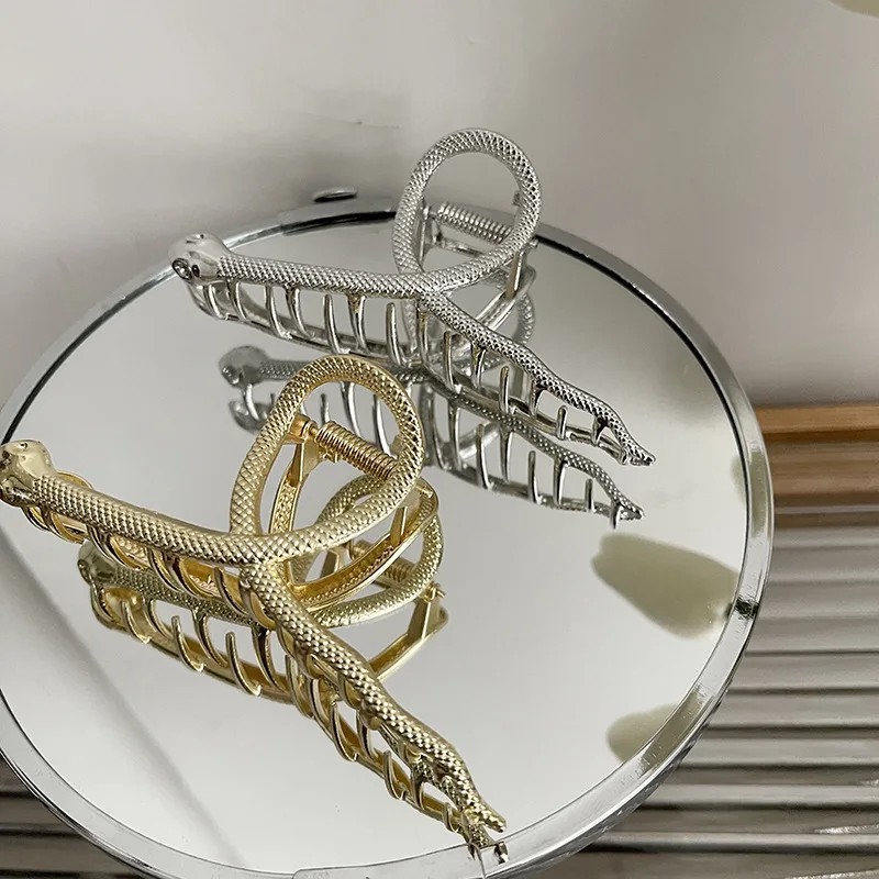 Ruoshui женская металлическая заколка-краб в виде змеи - Фотография_4