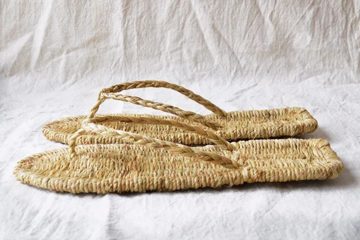 Соломенные сандалии для мужчин и женщин - Фотография_2