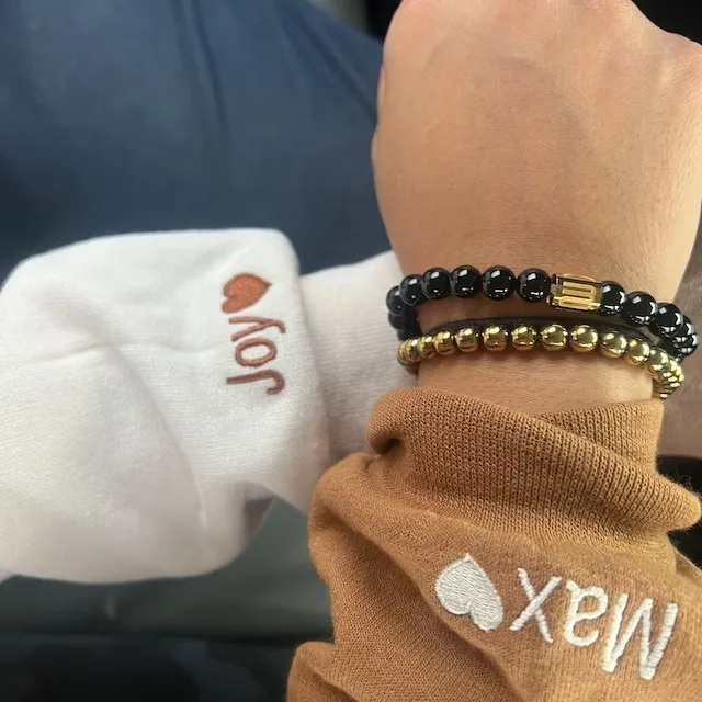 Толстовка с вышивкой на заказ для пары - Фотография_6