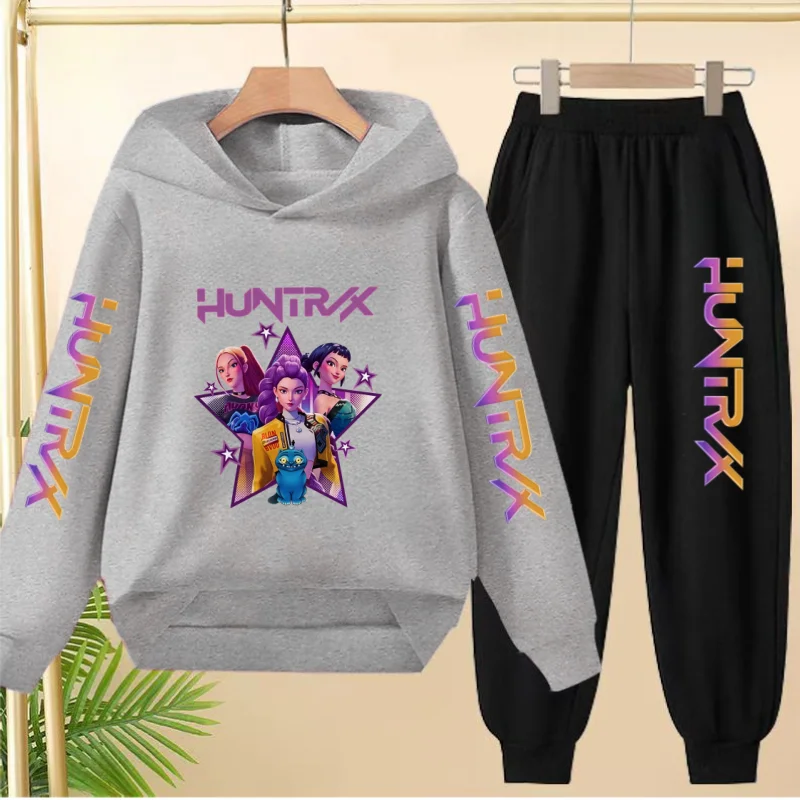 Милая озорная девочка с групповым узором - Фотография_6