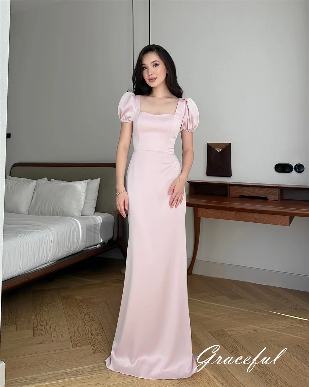 Простое розовое атласное вечернее платье по индивидуальному заказу - Фотография_4