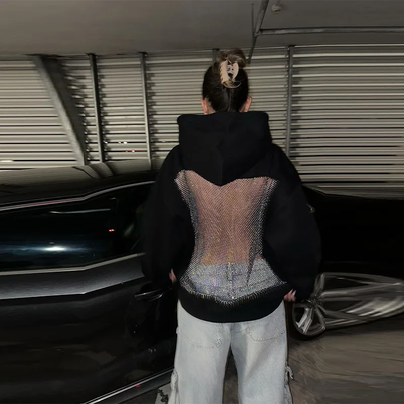 Шикарный атласный костюм с цветочным принтом и юбкой - Фотография_4