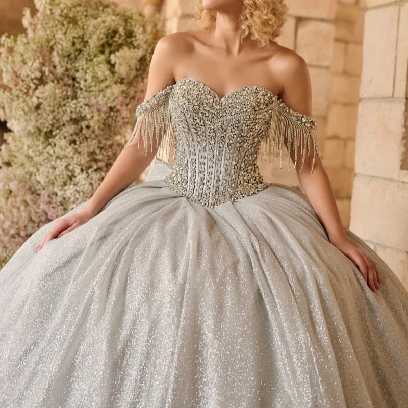 Серебристые блестящие платья quinceanera