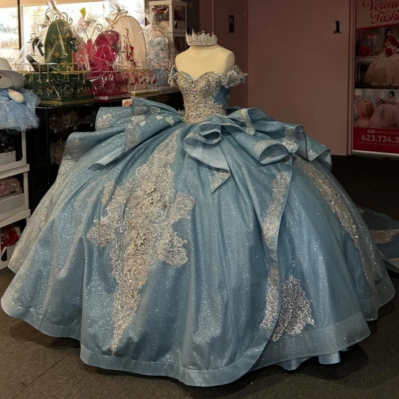Небесно-голубое блестящее платье принцессы с открытыми плечами sweet 16