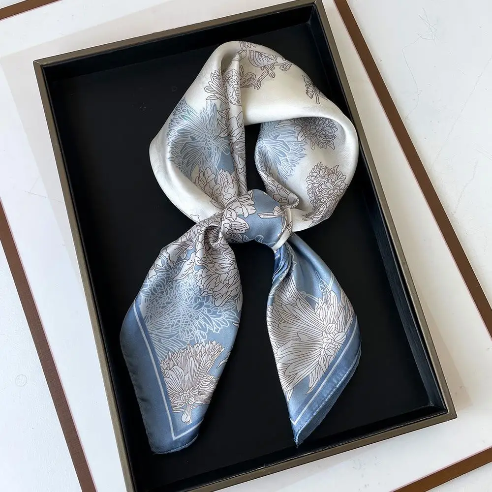 Шелковый квадратный шарф с принтом - Фотография_2