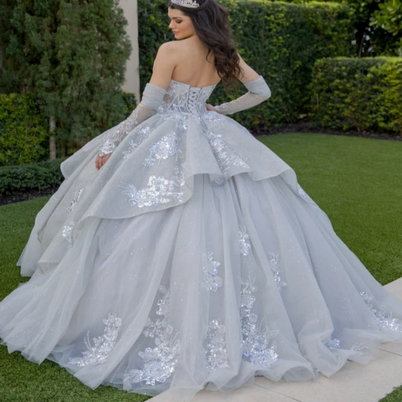 Светло-серое блестящее бальное платье quinceanera - Фотография_2