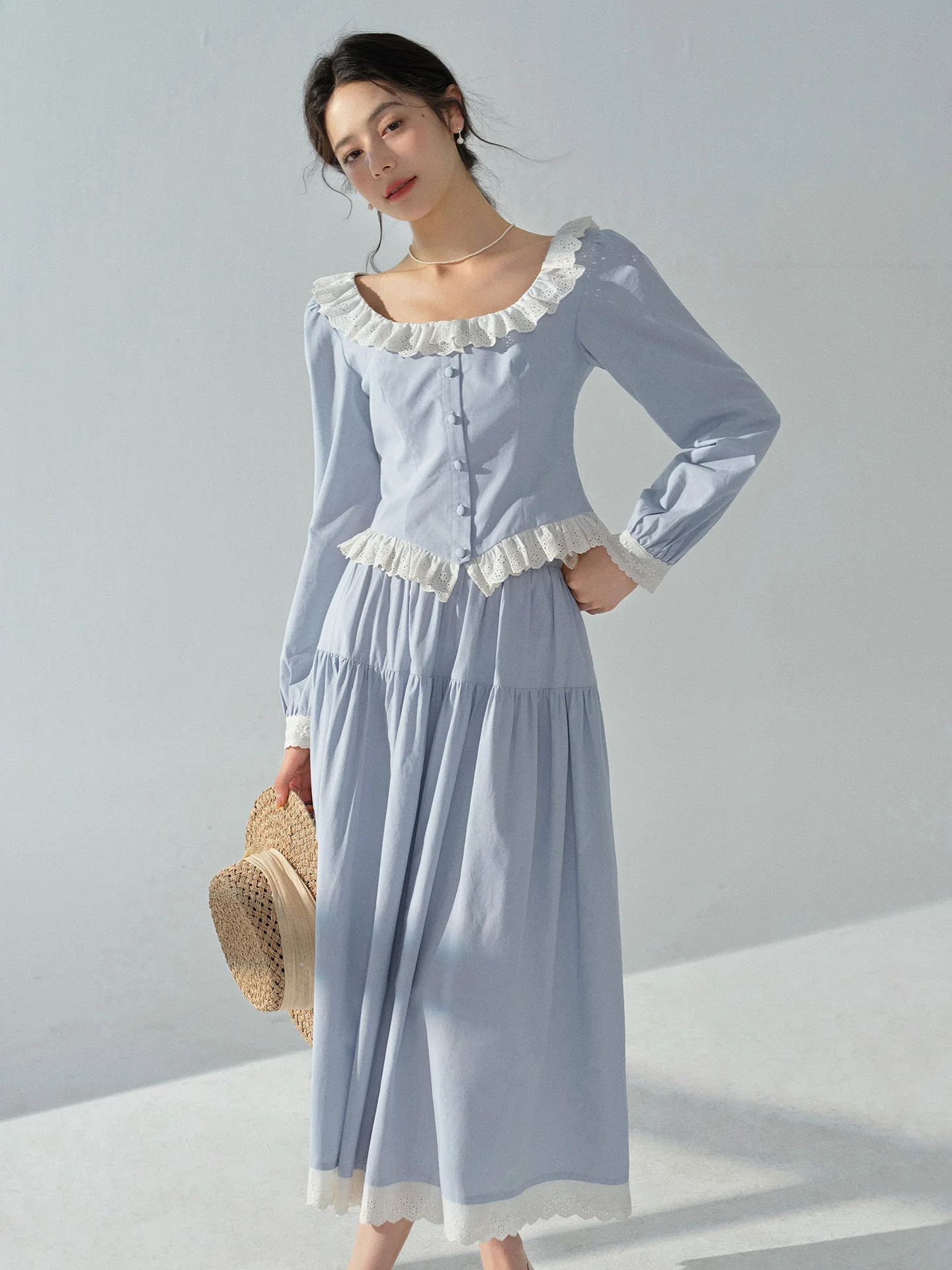 Элегантный винтажный кружевной комплект блузки и юбки с квадратным вырезом - Фотография_2