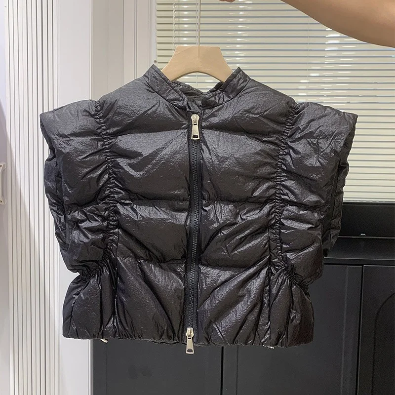 Ультракороткий пуховик без рукавов